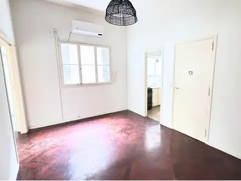 Depto de 3 Ambientes Muy Luminosos, 2do Piso por Escalera, Excelente Ubicación