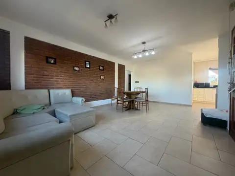 DEPARTAMENTO-TRES DORMITORIOS-DOS BAÑOS-ARROYITO-GONZALEZ  al 1200