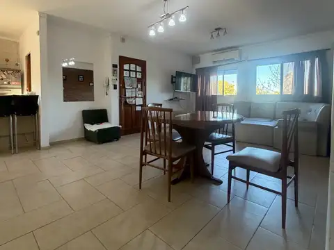 Departamento 4 ambientes con 2 baños