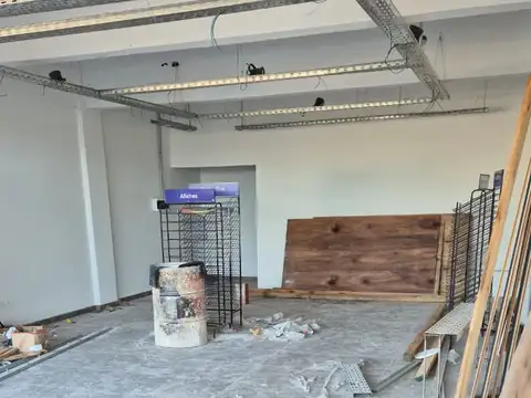 SE VENDE LOCAL EN DISTRITO T COMPLEJO DE OFICINAS Y DEPARTAMENTOS
