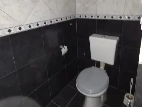 Local en Alquiler en Villa Gobernador Galvez, $ 310.000