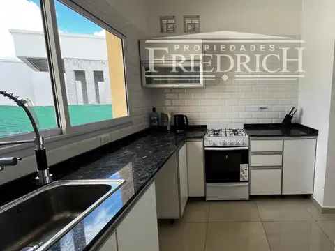 Casa 4 ambientes con 2 baños