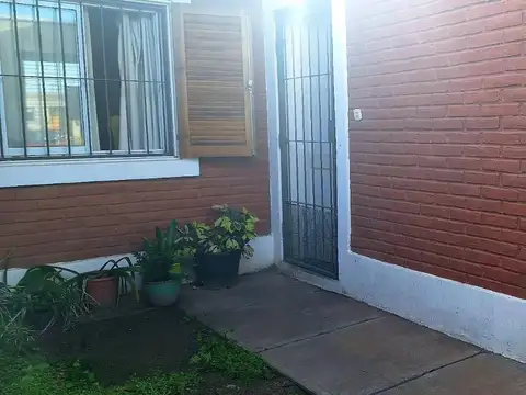 Casa 5 ambientes con 1 baño