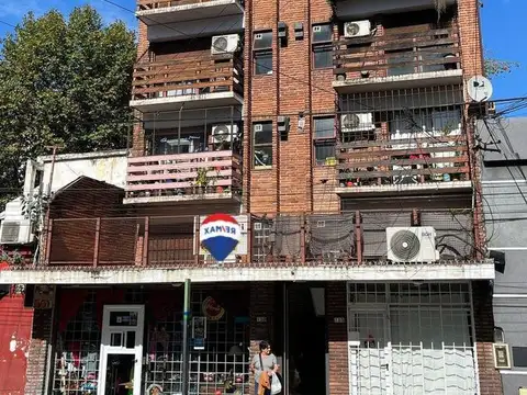 Departamento 2 ambientes con patio y terraza zona centro Avellaneda ALQUILER