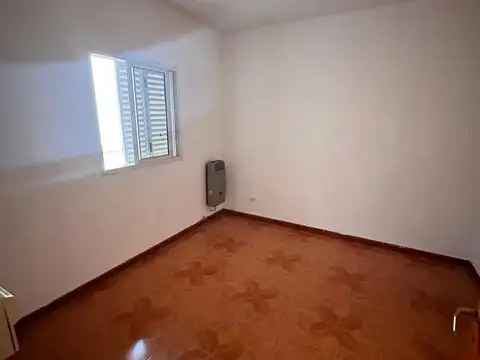 Muy buen depto. de 3 amb. en alquiler en Carapachay 