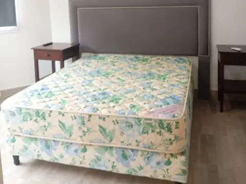 Casa en Alquiler con 1 cochera