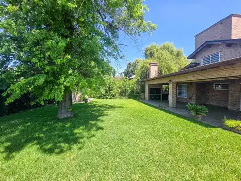 Casa en Venta con 2 cocheras