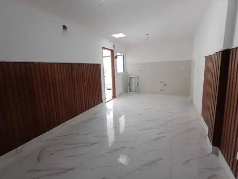 PISP UNICO 3 AMB ENORME LUJITO 220 M2Departamento tipo casa en venta en Liniers