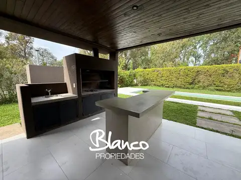 Casa 4 ambientes con 3 baños