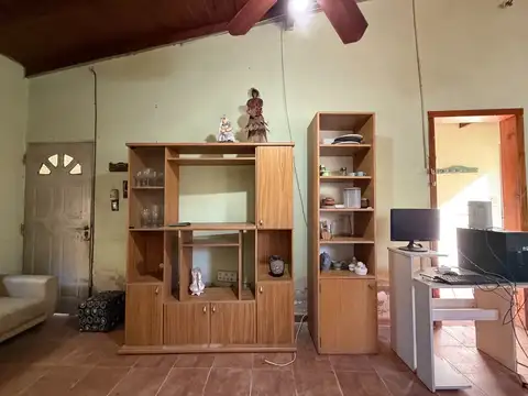 Casa 4 ambientes con 2 baños