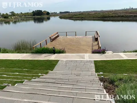 Av de los Lagos al 205