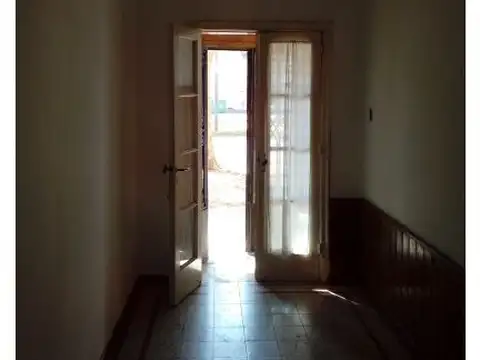 Casa de 2 dormitorios al frente con local, Bv. Rondeau 747