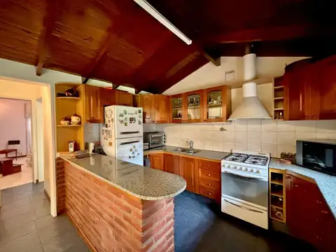 Casa 4 ambientes con 2 baños