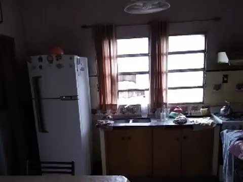 CASA EN BARRIO LA LOMA, AMPLIOS AMBIENTES 