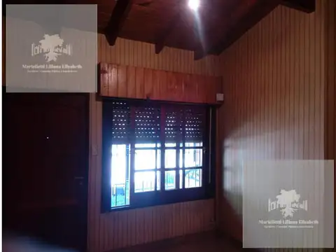Casa 4 ambientes con 2 baños