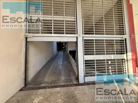 COCHERA EN ARROYITO CON PORTON ELECTRICO