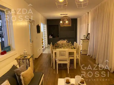 Casa en Venta con 2 cocheras