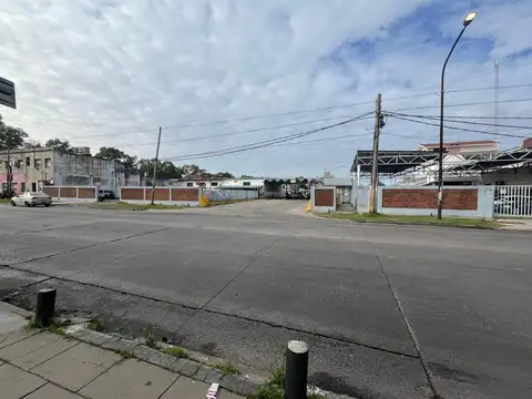 Av. 12 de octubre esquina Mosconi