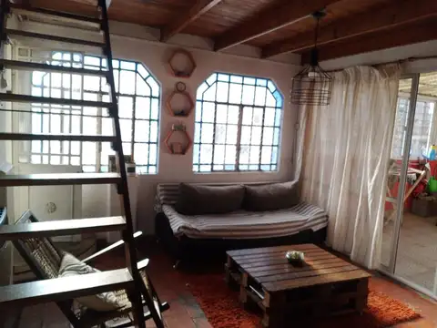 Depto Tipo Casa 5 ambientes con 2 baños