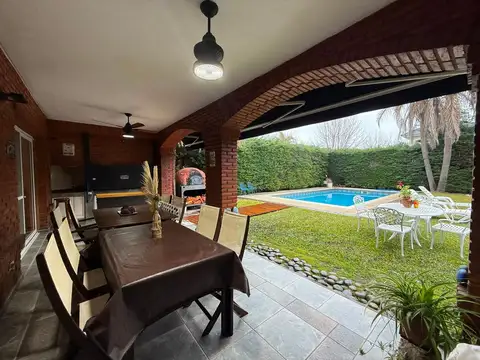 Casa 6 ambientes con 3 baños