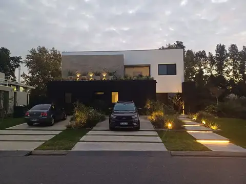 CASA EN VENTA  LA CALESA PILARÁ