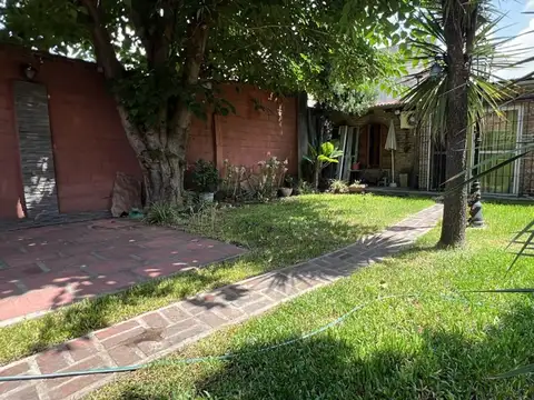 Casa 5 ambientes con 2 baños