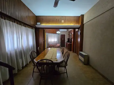 CASA 4 AMBIENTES VENTA LANÚS TERRAZA Y COCHERA