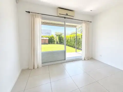 ALQUILER ANUAL CASA - SANTA GUADALUPE, PILAR DEL ESTE