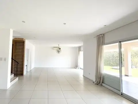 Casa en Alquiler de 4 dormitorios