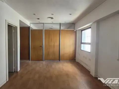 En venta Galpón con oficinas, 1600m2, Zona Industrial - Villa Martelli