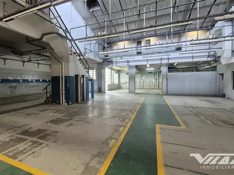 En venta Galpón con oficinas, 1600m2, Zona Industrial - Villa Martelli