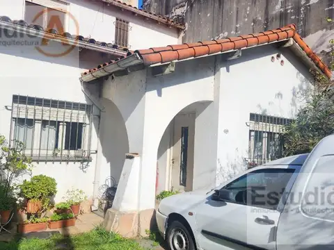 Casa en Florida Mitre/Este amplio lote   a reciclar