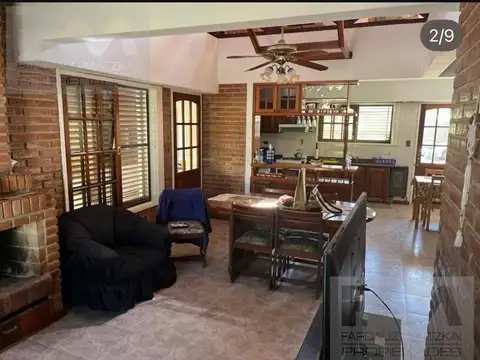 Casa 3 ambientes con 2 baños