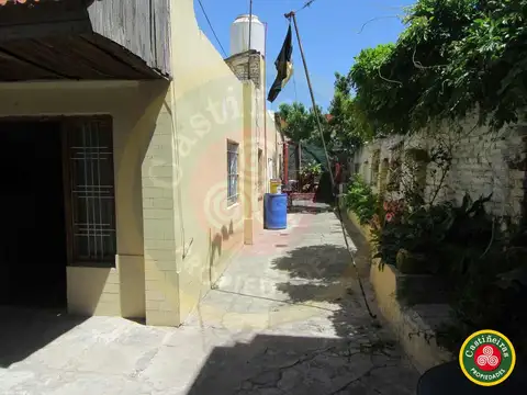 Casa 7 ambientes con 2 baños