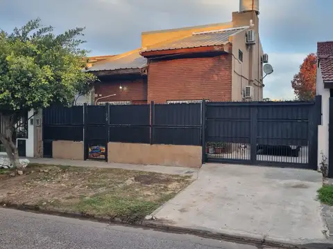 VENTA CASA 6 AMBIENTES C/ PILETA Y JARDIN  - DON TORCUATO