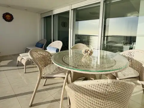 Departamento en Venta en Playa Mansa, USD 1.780.000