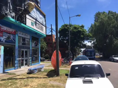 Local en Venta en Munro-Este, USD 1.200.000