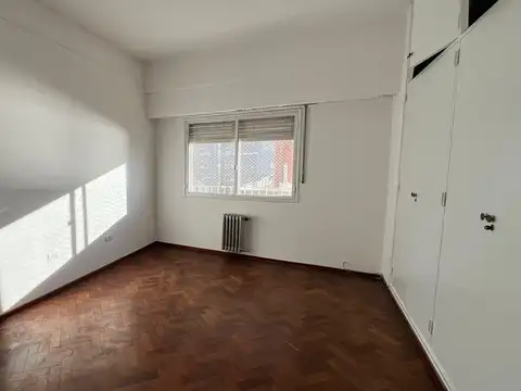 Departamento 8 ambientes con 3 baños