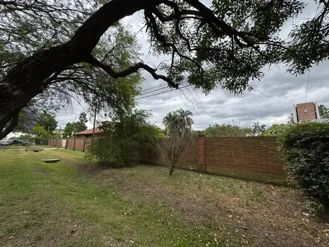 Casa en Venta con 4 cocheras