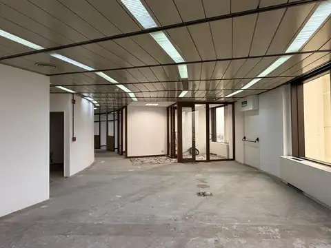 Oficina en Alquiler con 5 cocheras
