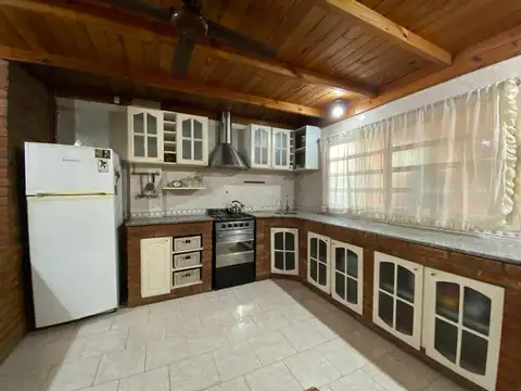 Casa 5 ambientes con 3 baños