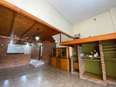 CASA 6 AMBIENTES VENTA PALOMAR MULTIFAMILIAR