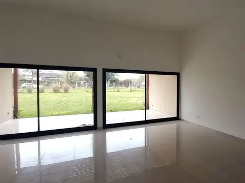 Casa en Venta en Pilar del Este - Santa Guadalupe, USD 229.000