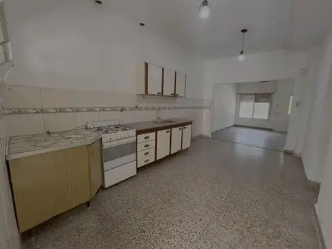 Casa 4 ambientes con 1 baño