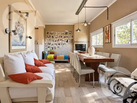 Casa en Venta con 3 cocheras