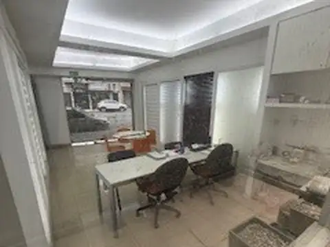 LOCAL DE 56 M2, 7 MTS DE FRENTE, KITCHINET, PRIVADO, PATIO, ! IDEAL SERVICIOS !