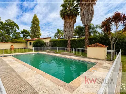 Casa en Venta con 6 cocheras