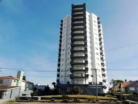 Av 1 3900, Piso 14