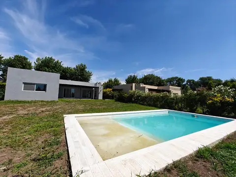 Casa en Venta en Pilar del Este - Santa Guadalupe, USD 195.000
