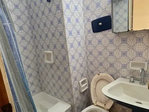 SEMIPISO DE 4 AMB CON DEPENDENCIA A LA CALLE. BALCON Y COCHERA